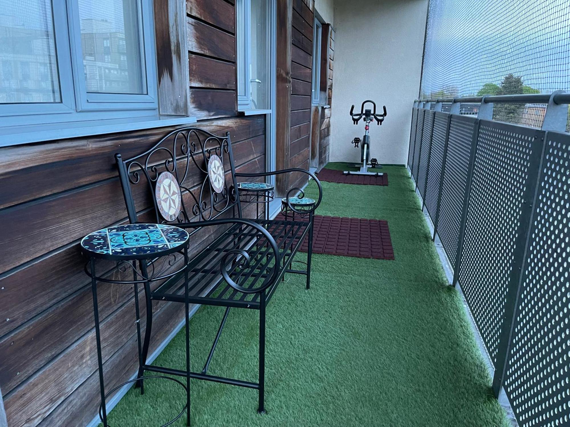 Luxury 2 Bedroom Apartment- Lake View - Free Parking - Wembley Stadium 5Km 런던 외부 사진
