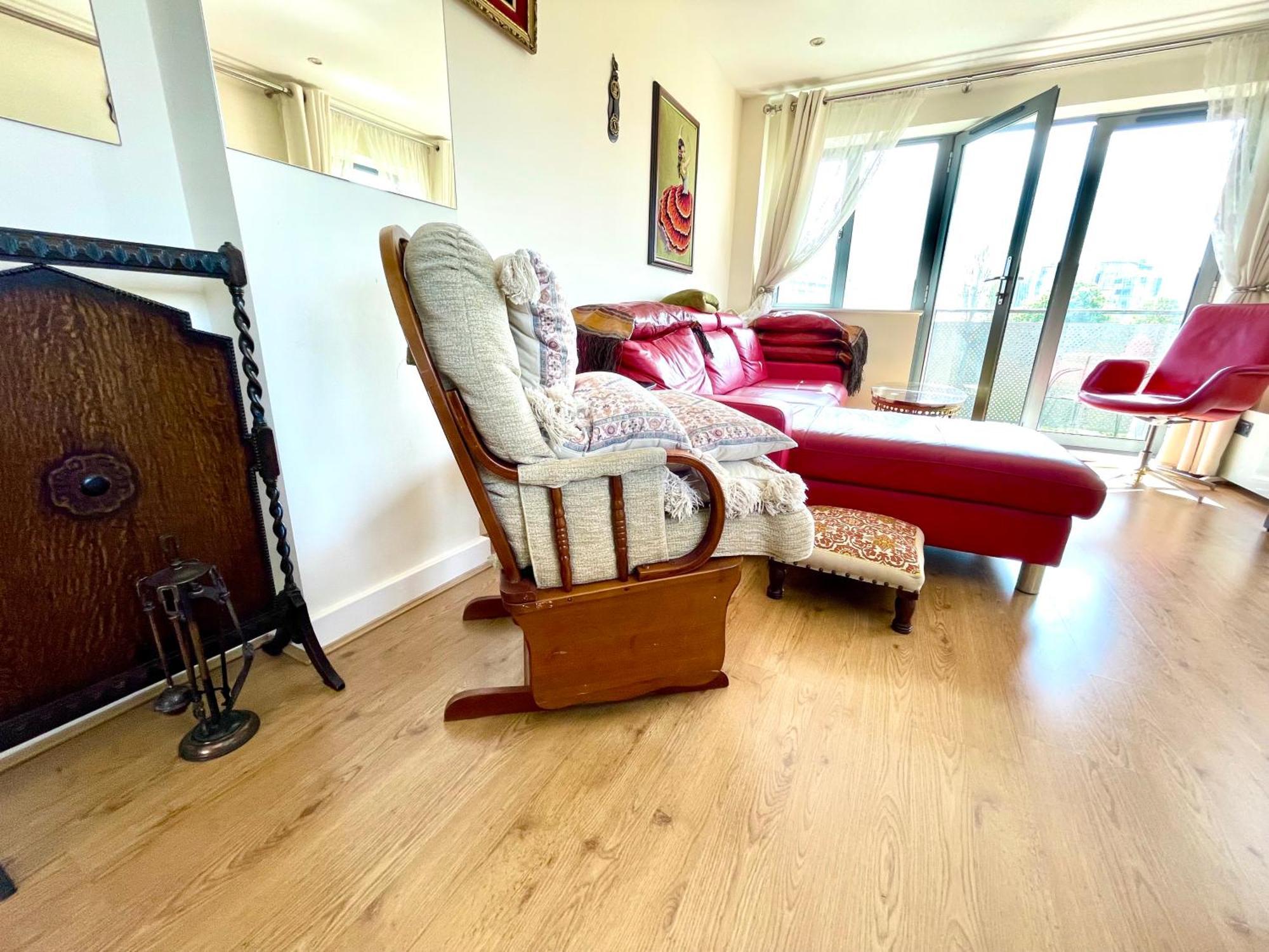 Luxury 2 Bedroom Apartment- Lake View - Free Parking - Wembley Stadium 5Km 런던 외부 사진